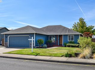 33 Sandalwood Loop, Creswell, OR 97426