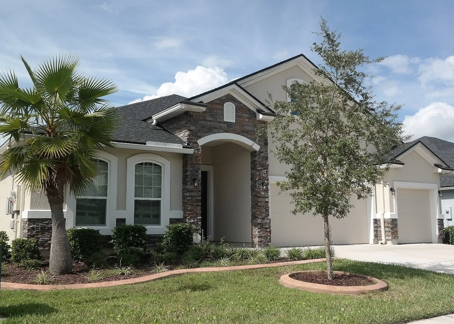 Beautiful 4/2 in Eagle Landing — Photo 2