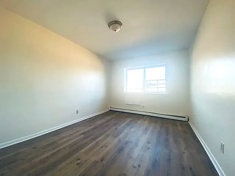 402 Stuyvesant Ave #4B — Photo 4