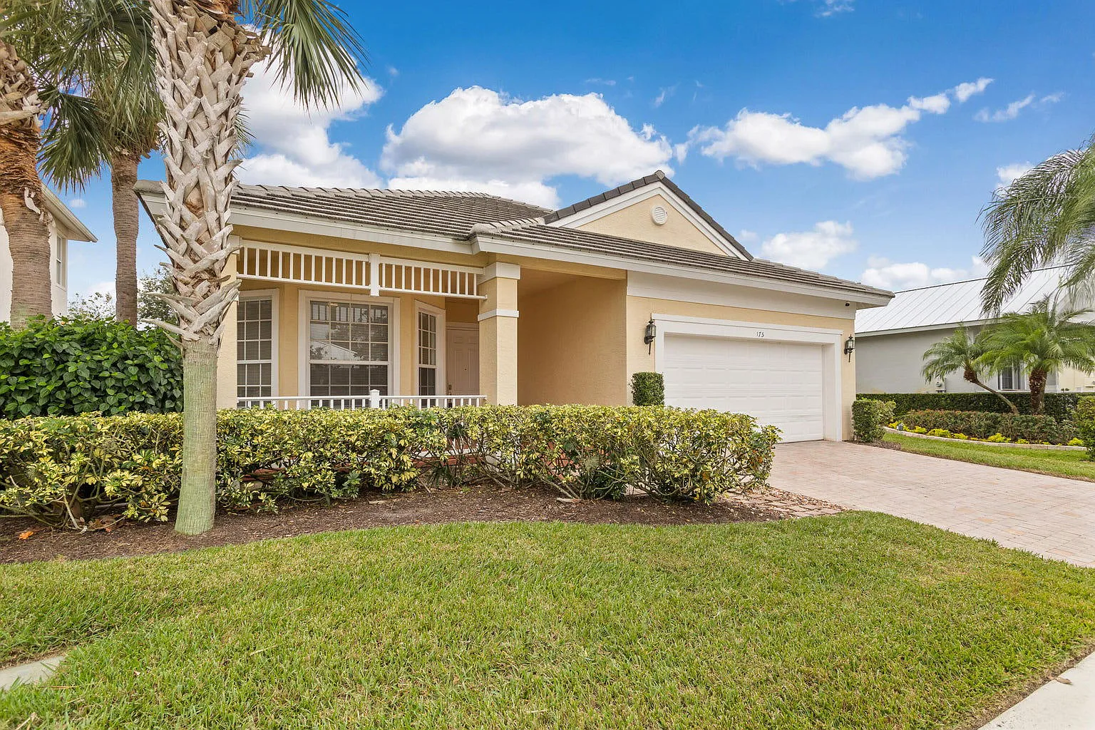 3 bed, 3.0 bath, 3214 sqft, $2,900 — Photo 1