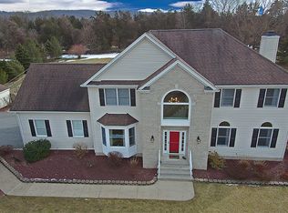 5 Blueberry Ln, Andover, NJ 07821