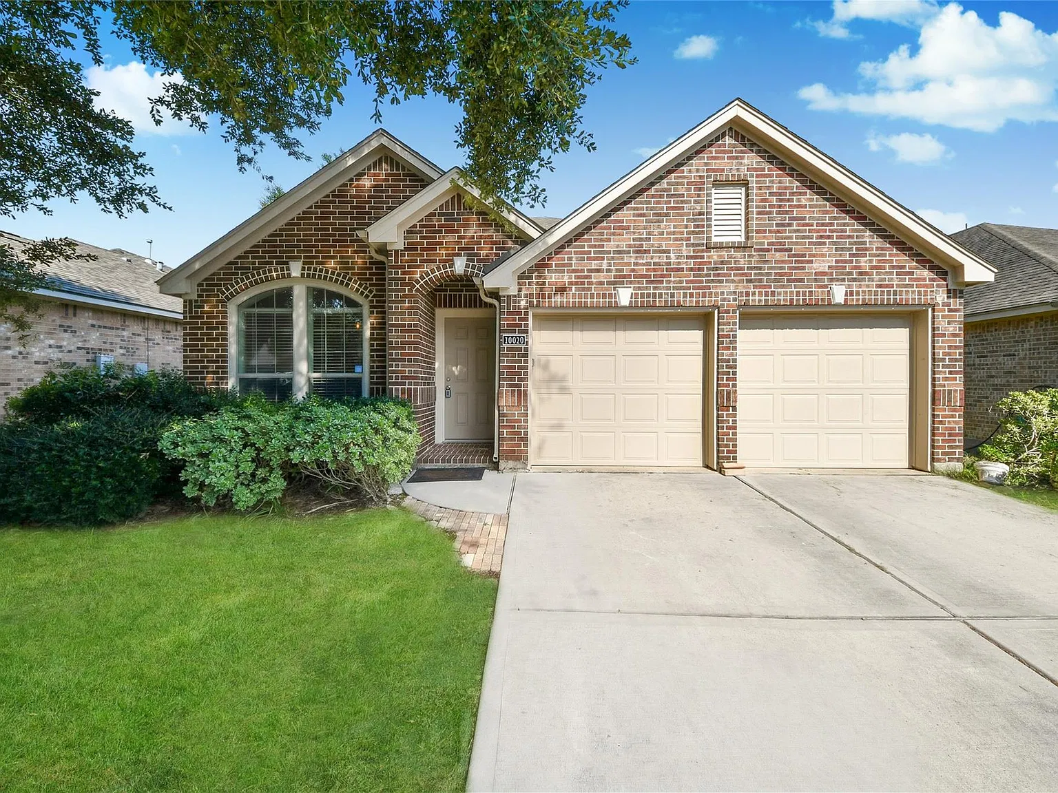 4 bed, 2.0 bath, 2167 sqft, $2,400 — Photo 1