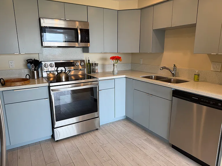 916 Caminito Estrada #C — Photo 13