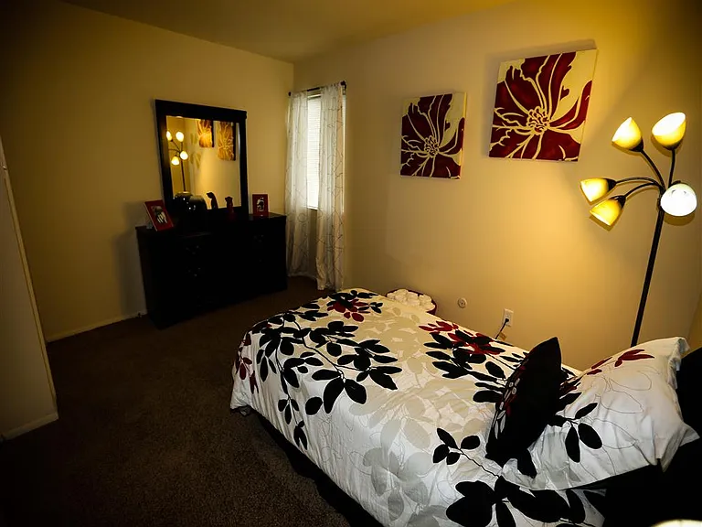 Cherry Creek Apartments — Photo 28