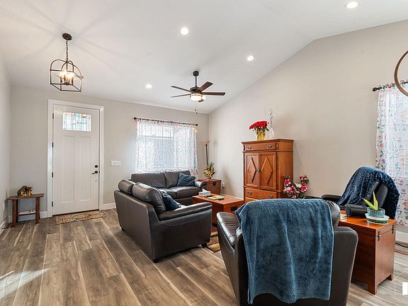 5th image of 258 W Mountain View Dr