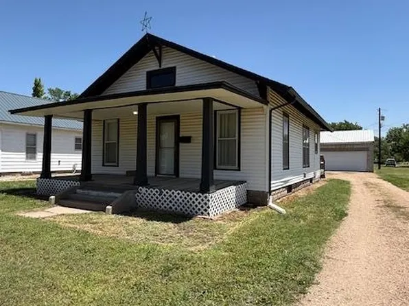 1116 Fry St, Larned, KS 67550