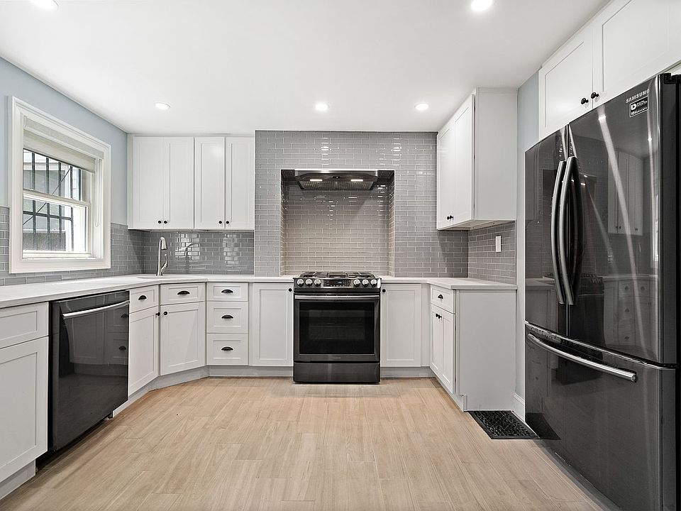 1st image of 236 Macdonough St Floor 1