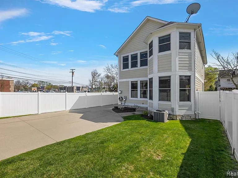 1109 Bennaville Ave — Photo 49