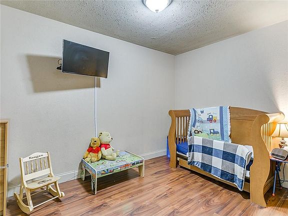 4th image of 2601 Brenda St