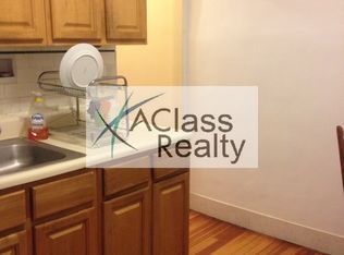 2520 18th St #2R, Astoria, NY 11102