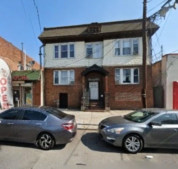 1st image of 337 Lyons Ave #2L
