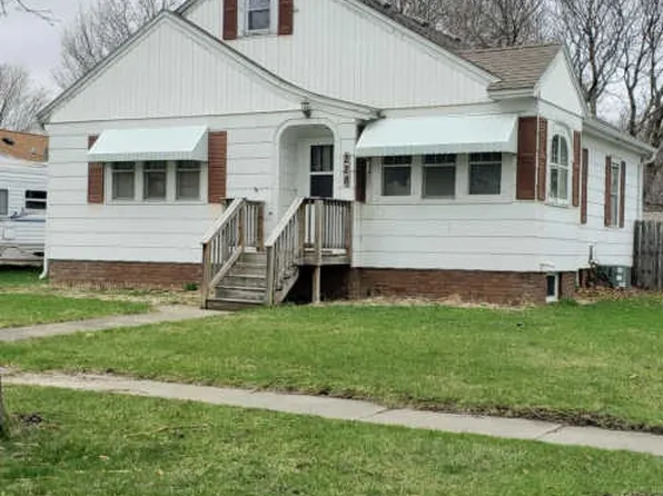 228 1st St SW, Blooming Prairie, MN 55917