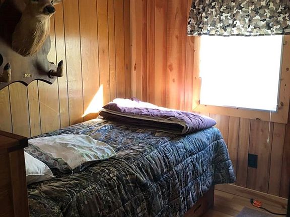 3rd image of 220 Hemlock Ln