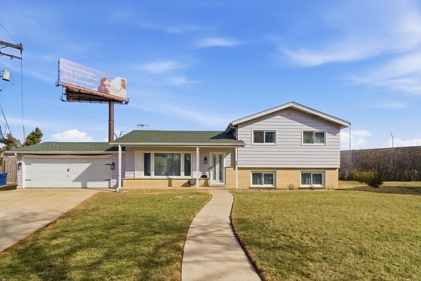 1st image of 2469 Parkwood Ln