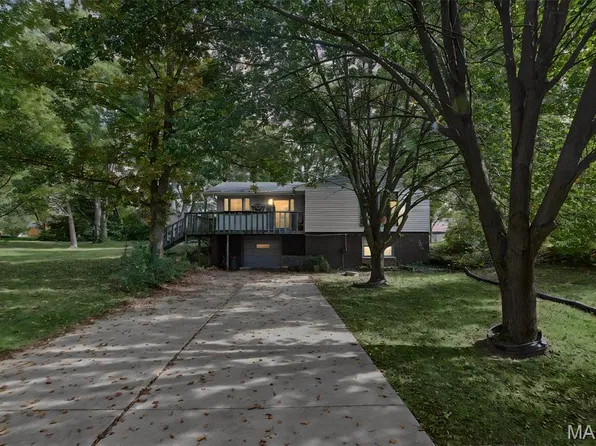 1975 Captains Dr, Worden, IL 62097