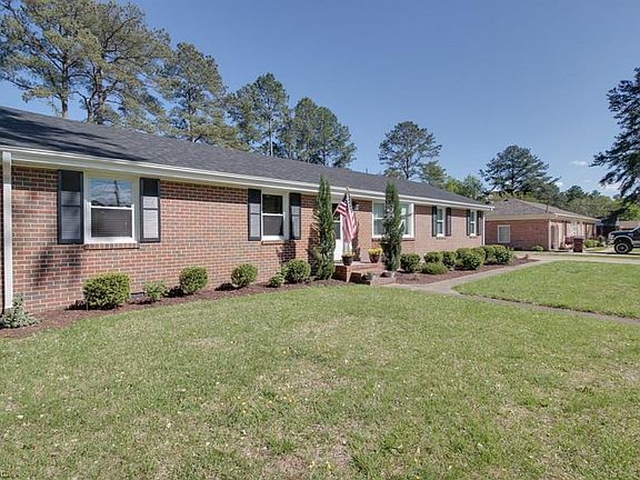 3rd image of 2717 Meadow Dr E