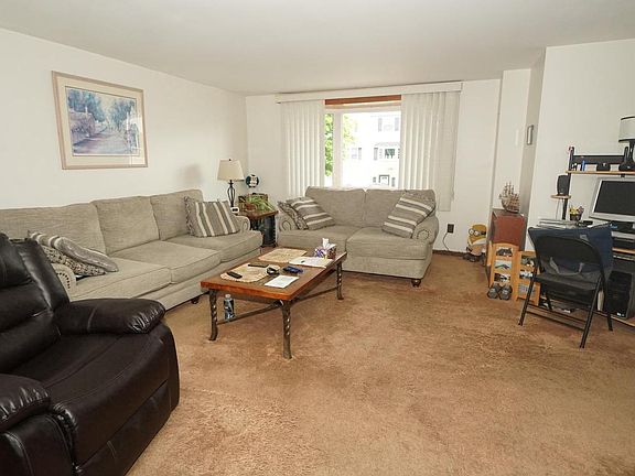 4th image of 12032 Farwell Rd