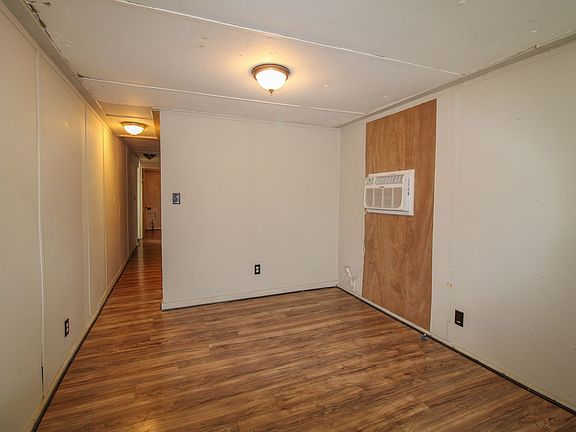 4th image of 14 Simpson Rd