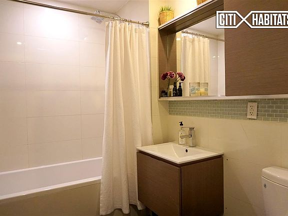 4th image of 344 E 110th St APT 4A