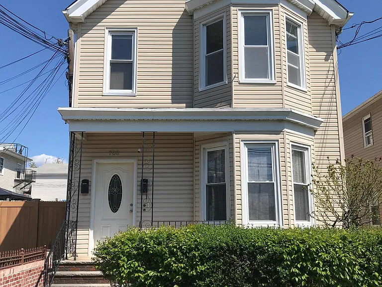 708 Hamilton St #2 — Photo 1