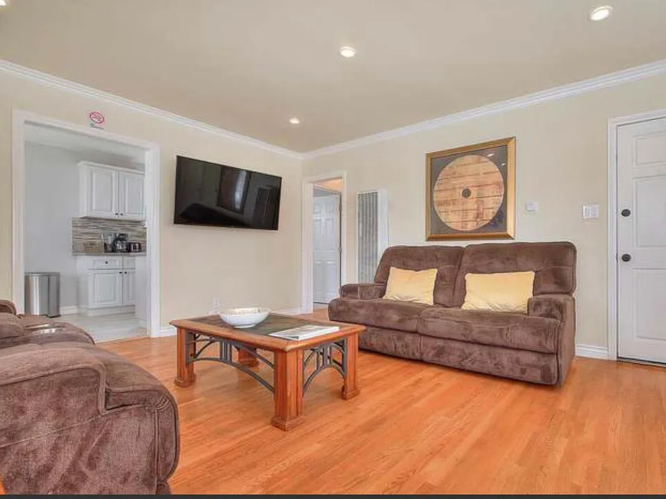 9328 Crenshaw Blvd #1