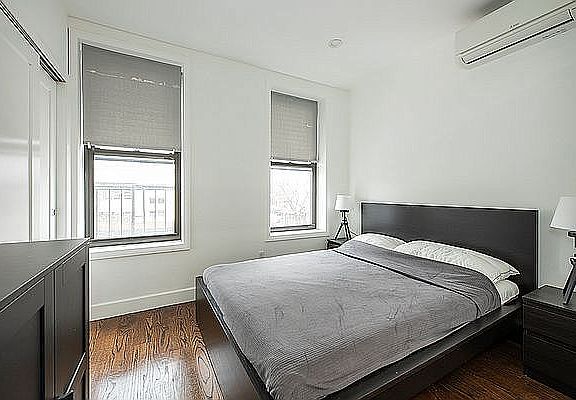 3rd image of 194 1st Ave APT 4