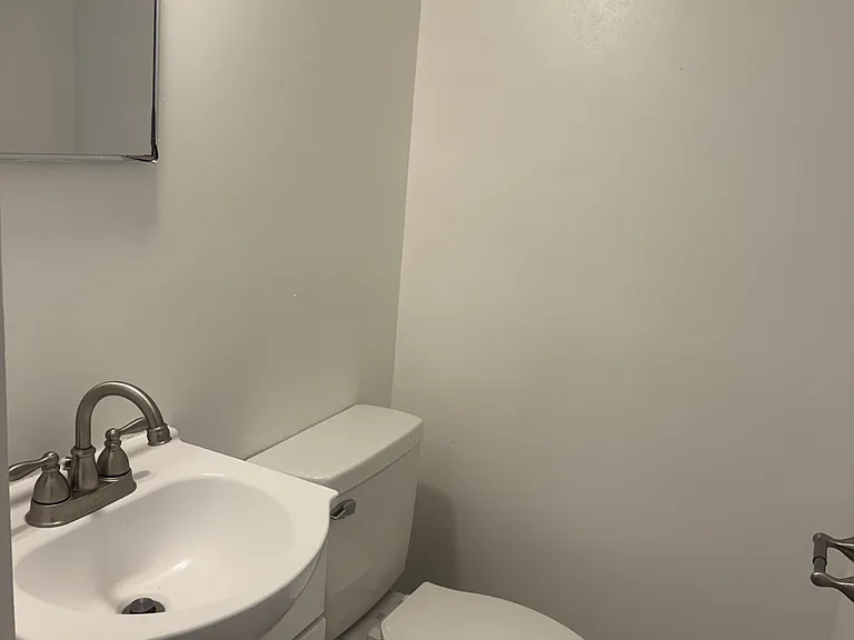 719 Shiloh St #1 — Photo 7