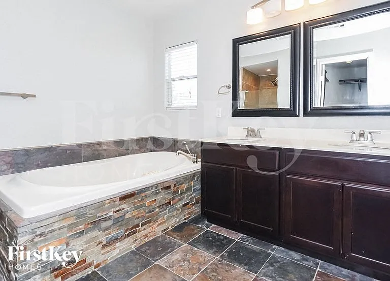 5048 Indigo Gorge Ave — Photo 9