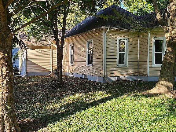 4th image of 1003 N Noble St