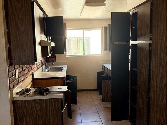 3rd image of 668 Arthur Ave