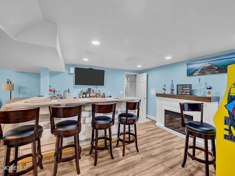 60 Farrell Dr — Photo 29