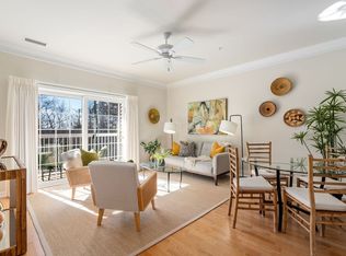 132 Clocktower Dr #302, Waltham, MA 02452