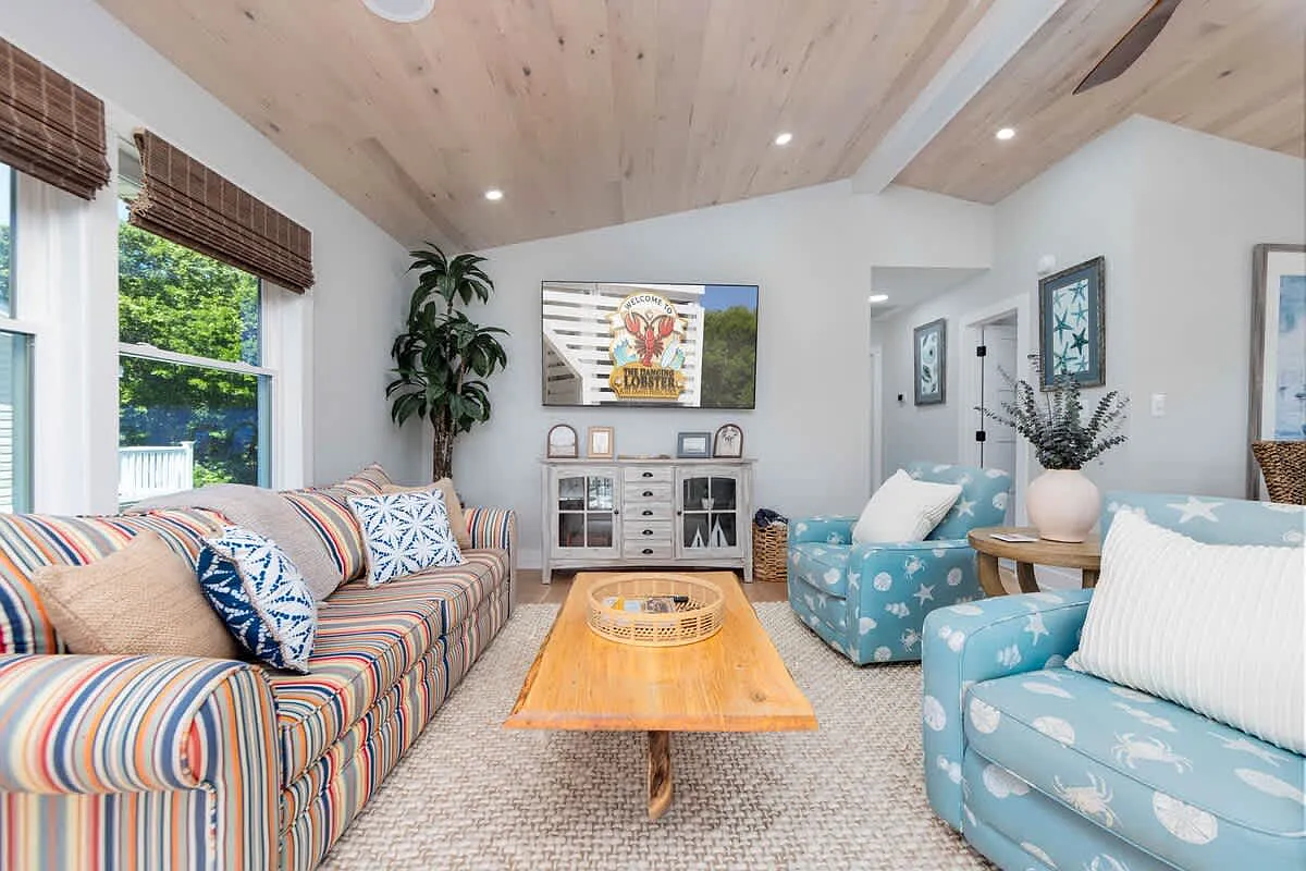 2 bed, 600 sqft, $2,300 — Photo 1