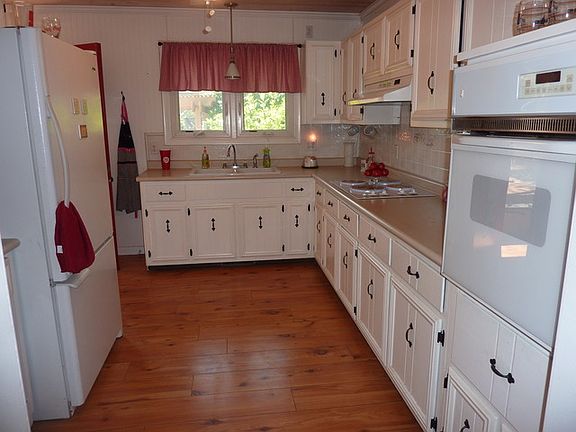 4th image of 24060 Lakeview Dr