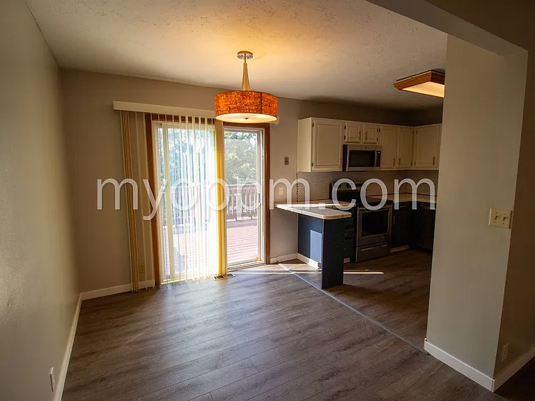 9129 Grand Ave — Photo 7