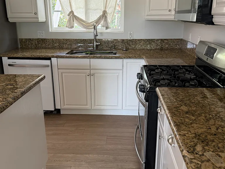 9303 Crest Dr — Photo 2