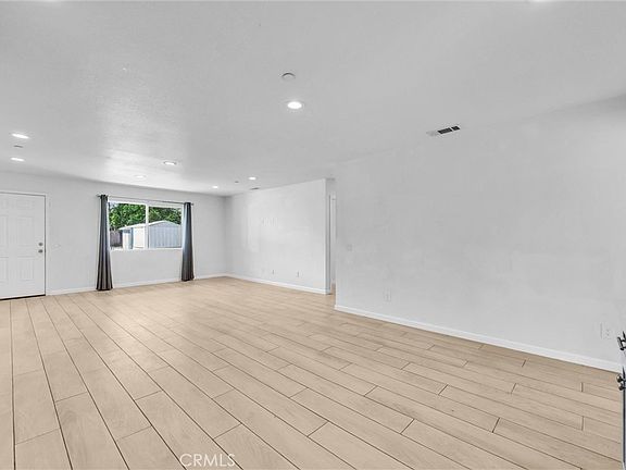 5th image of 9321 Sage Ave