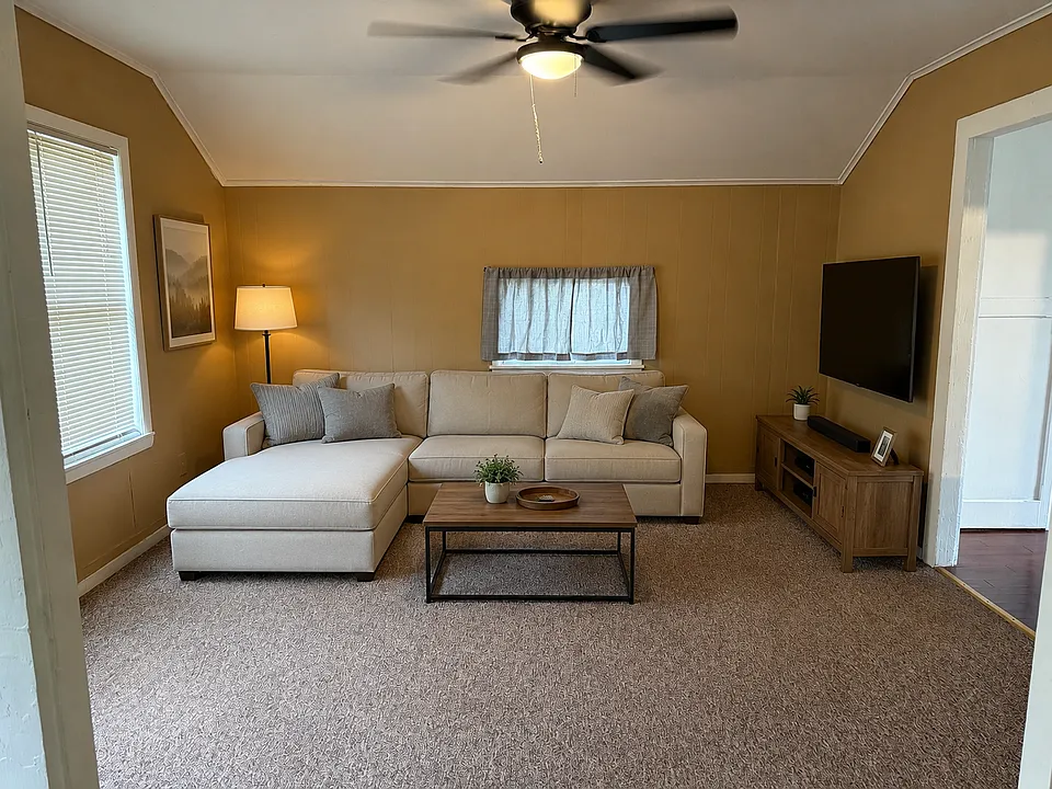117 Fort Howard Ave #B