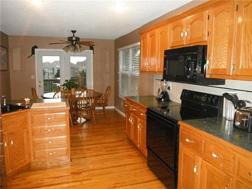 4th image of 1008 NE Scenic Cir