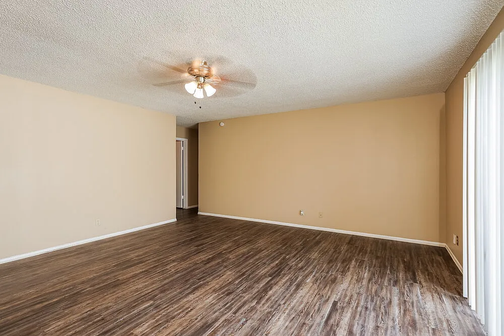4 bed, 2.0 bath, 1424 sqft, $1,640 — Photo 4