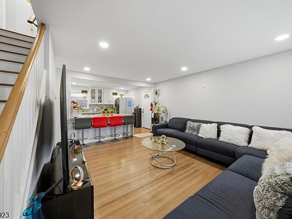 5th image of 501 E 2Nd Ave