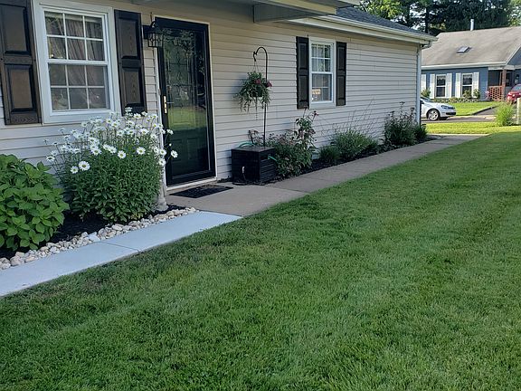 3rd image of 141 Commonwealth Dr