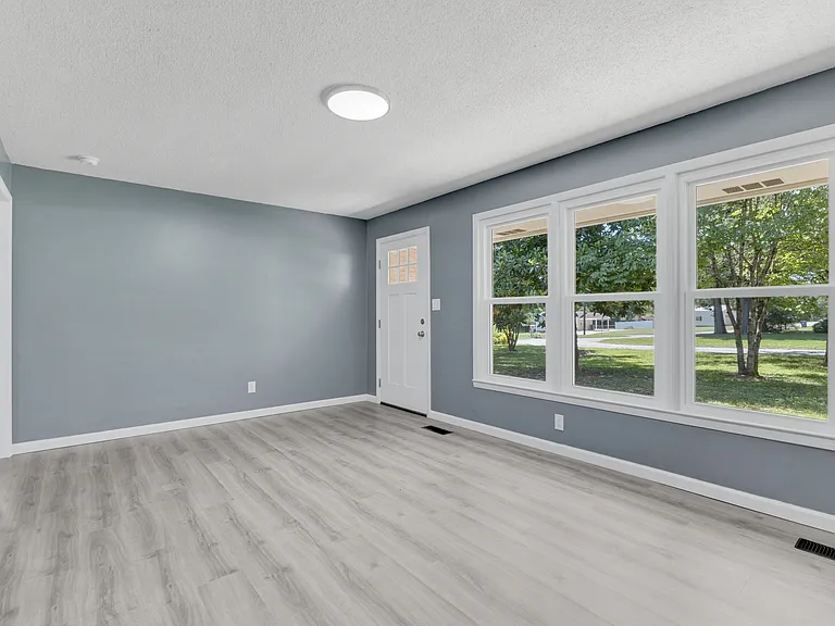 310 McDonald Dr — Photo 4