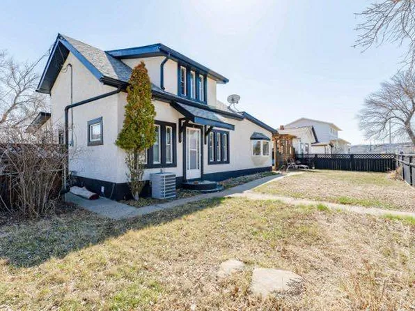 618 W 5th St E, Drumheller, AB T0J 0Y4