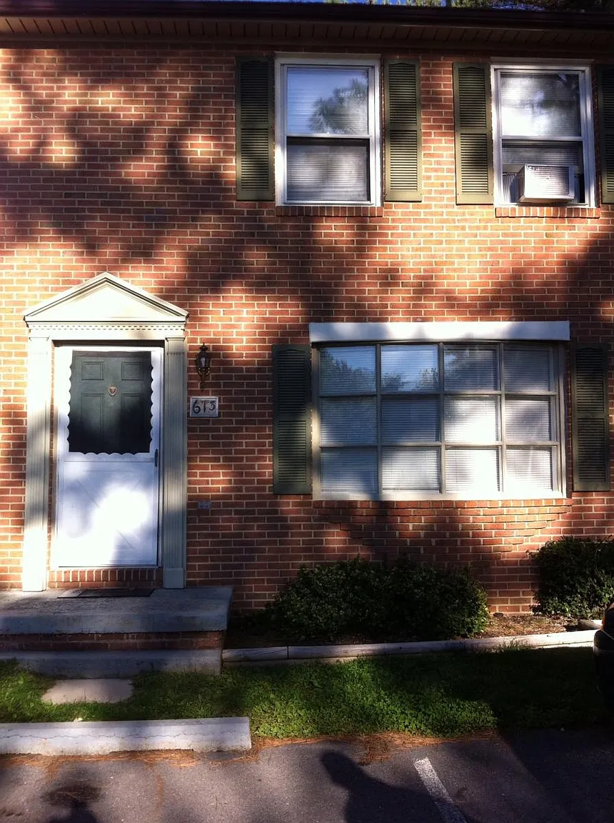 613 Carroll Dr photo 1