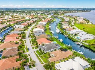 588 Fore Dr, Bradenton, FL 34208