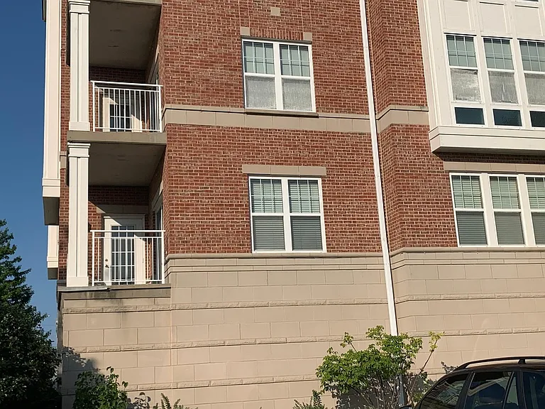 101 Pointe Dr #102 — Photo 2