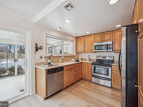 5th image of 15400 Bramblewood Dr #18-A