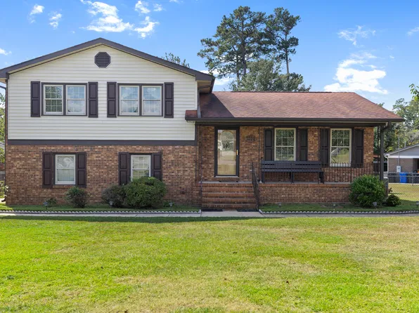 7300 Avalon Dr, Fayetteville, NC 28303