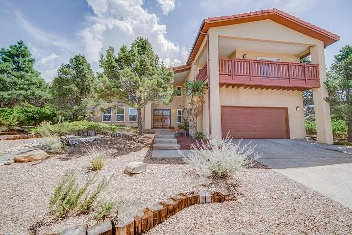 1700 Camino De La Sierra NE — Photo 1